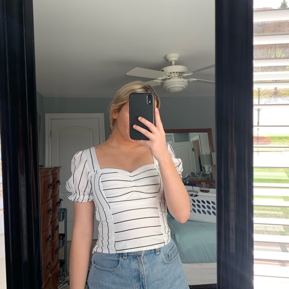 Forever 21 crop top puff sleeve - Picture 3 of 3